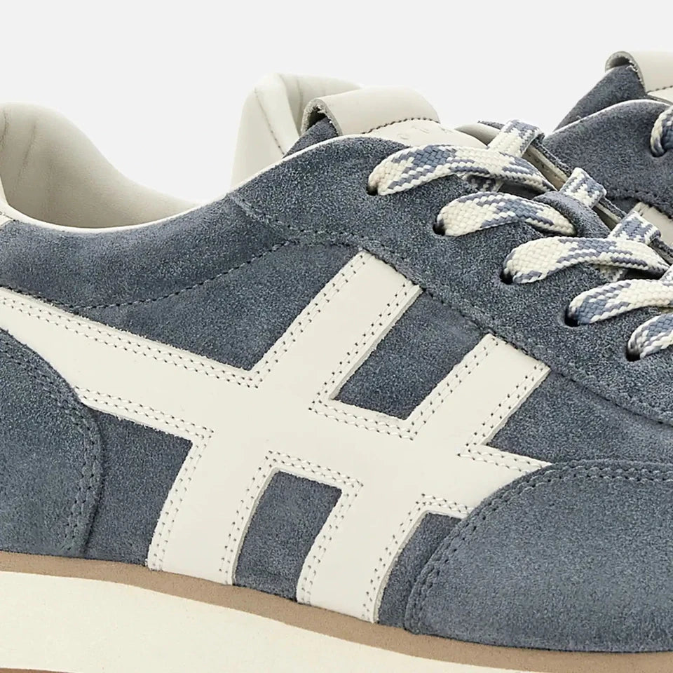 HOGAN SNEAKERS ( Like New )