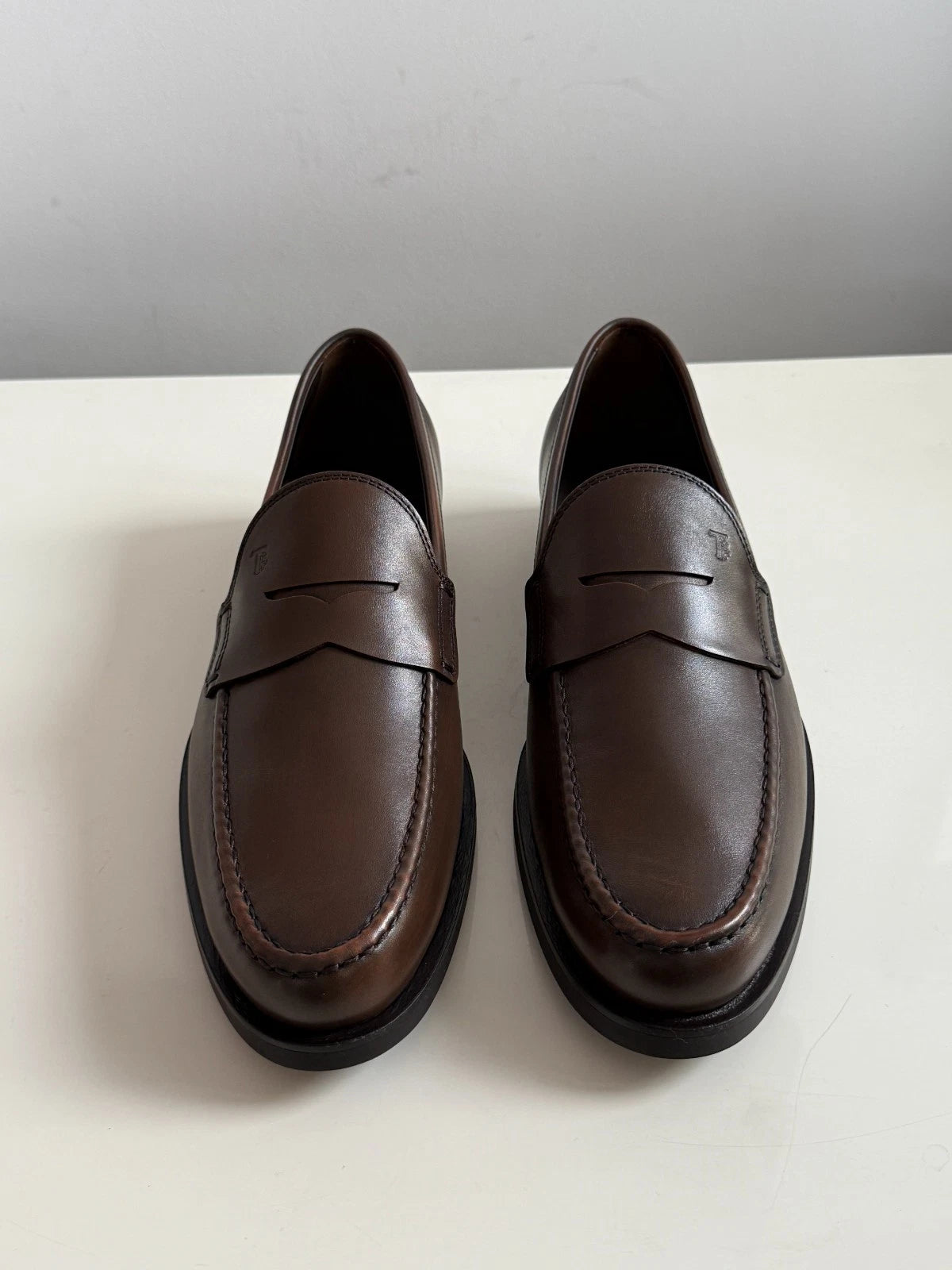 TODS BOSTON LEATHER SLIP-ON LOAFERS ( Pre-Owned Like New )