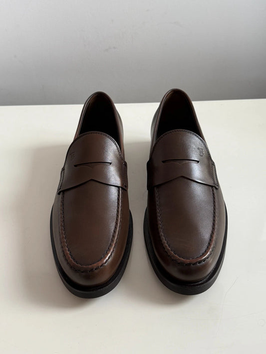 TODS BOSTON LEATHER SLIP-ON LOAFERS ( Pre-Owned Like New )