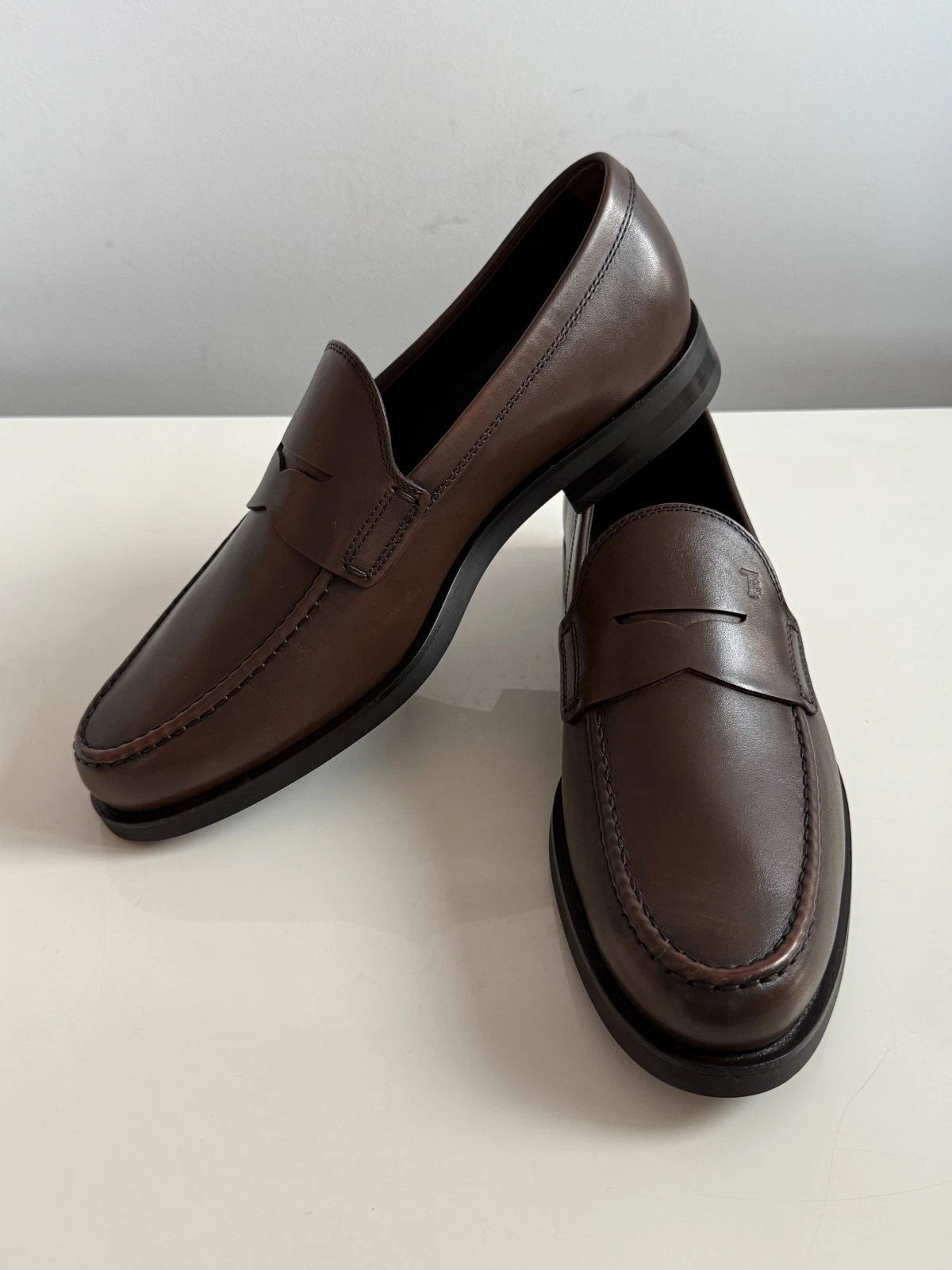 TODS BOSTON LEATHER SLIP-ON LOAFERS ( Pre-Owned Like New )