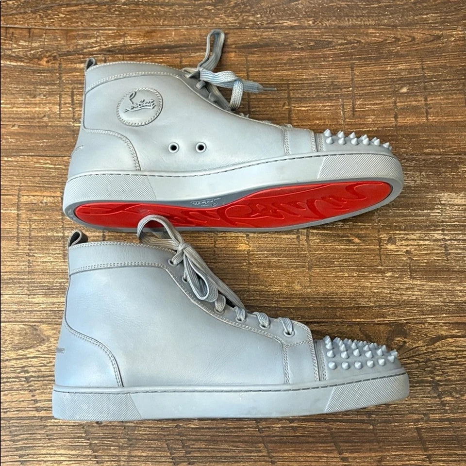 CHRISTIAN LOUBOUTIN LOUIS FLAT SPIKES ( Pre-Owned )