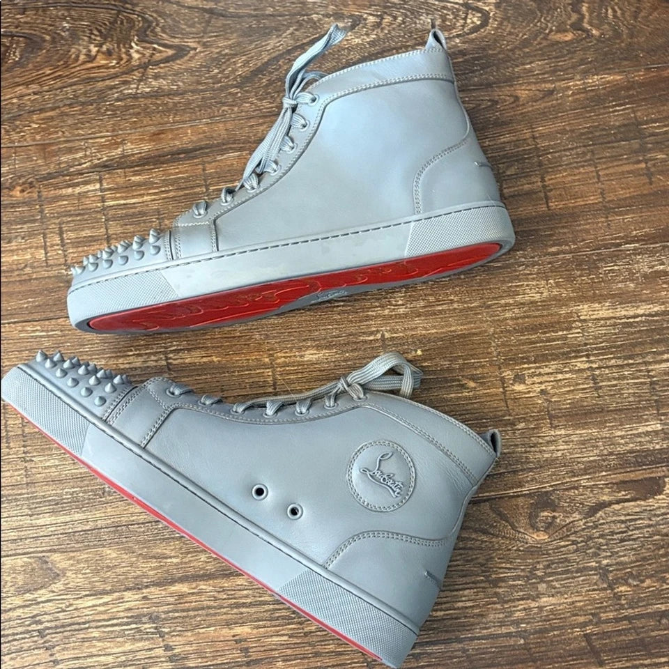 CHRISTIAN LOUBOUTIN LOUIS FLAT SPIKES ( Pre-Owned )